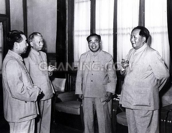 1956年6月毛泽东周恩来刘少奇朱德在中南海怀仁堂