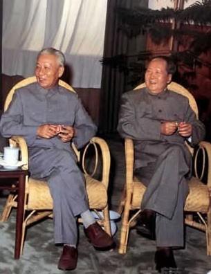 1965年年毛泽东与刘少奇在中南海