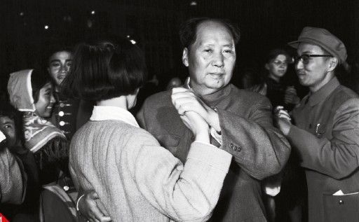 20世纪60年代中南海春藕斋的舞会上，毛泽东和孟锦云翩翩起舞