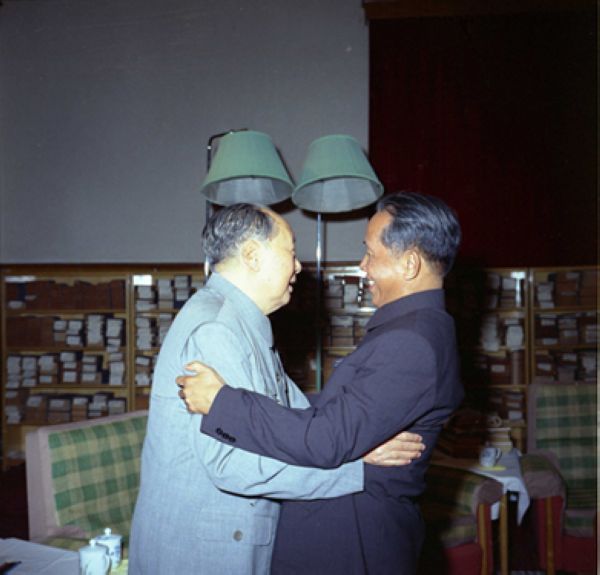 1973年2月1日晚上,毛泽东在中南海书房会见了越南劳动党中央政治局委员。