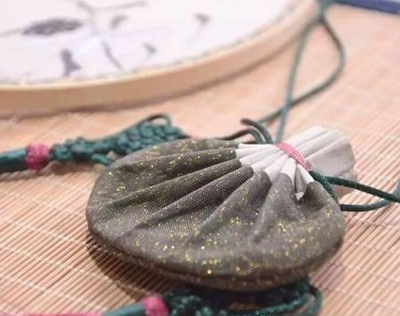 古人袖子上到底有什么机关 东西放进去为何没有掉下来 古人袖子上到底有什么机关 东西放进去为何没有掉下来