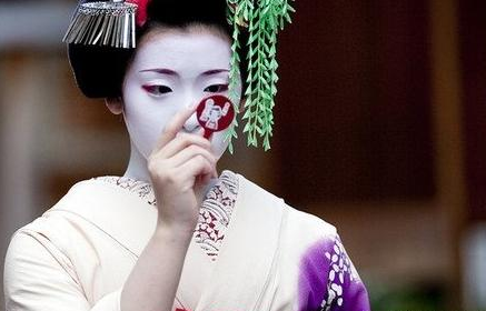 古代日本女子为什么要剃眉毛画白脸 这么做有什么意义 古代日本女子为什么要剃眉毛画白脸 这么做有什么意义