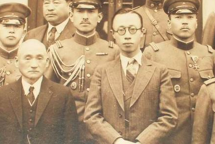 溥仪三次登基三次退位,他是如何做到的呢? 溥仪三次登基三次退位,他是如何做到的呢?