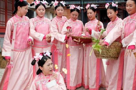 清朝宫女出宫时也算年轻貌美 她们为什么没有人娶 清朝宫女出宫时也算年轻貌美 她们为什么没有人娶