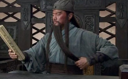 关羽张飞都出身低微,为什么他俩的武功却那么强呢? 关羽张飞都出身低微,为什么他俩的武功却那么强呢?
