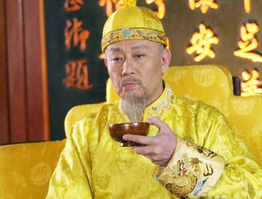 嘉庆帝为什么狠狠踢了奕纬几脚?奕纬做了什么? 嘉庆帝为什么狠狠踢了奕纬几脚?奕纬做了什么?