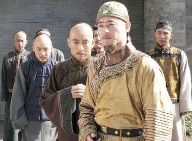 嘉庆帝为什么狠狠踢了奕纬几脚?奕纬做了什么? 嘉庆帝为什么狠狠踢了奕纬几脚?奕纬做了什么?
