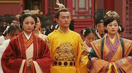 俗话说后宫除了妃子外那么多的宫女 皇帝想推倒谁就推倒谁吗 俗话说后宫除了妃子外那么多的宫女 皇帝想推倒谁就推倒谁吗