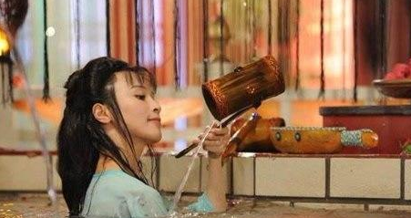 古代女子一般多久才洗一次澡 也不是什么人都能天天洗澡的 古代女子一般多久才洗一次澡 也不是什么人都能天天洗澡的