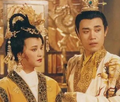古代皇帝的圣旨和太后的懿旨冲突了 下面的人应该听谁的 古代皇帝的圣旨和太后的懿旨冲突了 下面的人应该听谁的