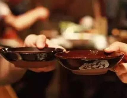 古代鸿门宴为什么都是以摔杯为号 杯子到底遭谁惹谁了 古代鸿门宴为什么都是以摔杯为号 杯子到底遭谁惹谁了