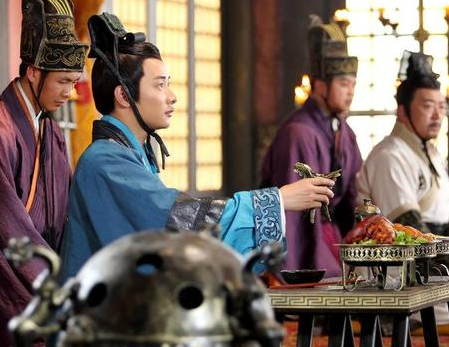 古代鸿门宴为什么都是以摔杯为号 杯子到底遭谁惹谁了 古代鸿门宴为什么都是以摔杯为号 杯子到底遭谁惹谁了