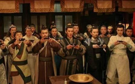 古代鸿门宴为什么都是以摔杯为号 杯子到底遭谁惹谁了 古代鸿门宴为什么都是以摔杯为号 杯子到底遭谁惹谁了