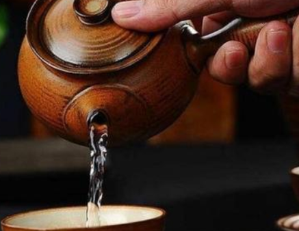 现代喝酒都是直接喝的 古人喝酒为什么都要先烫酒 现代喝酒都是直接喝的 古人喝酒为什么都要先烫酒
