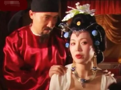 皇帝让大臣和60岁老妇人成亲,大臣什么反应? 皇帝让大臣和60岁老妇人成亲,大臣什么反应?