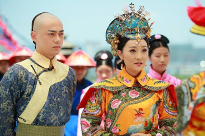 为什么秦始皇的龙袍是黑色的?为何后世皇帝的龙袍是黄色的? 为什么秦始皇的龙袍是黑色的?为何后世皇帝的龙袍是黄色的?