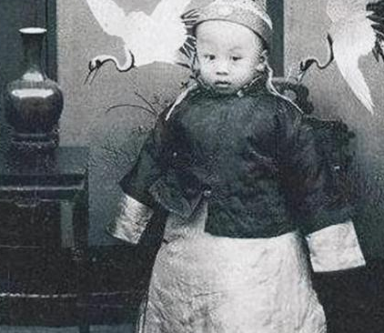 溥仪的童年生活是什么样的 身体被掏空连一个子嗣都没有 溥仪的童年生活是什么样的 身体被掏空连一个子嗣都没有