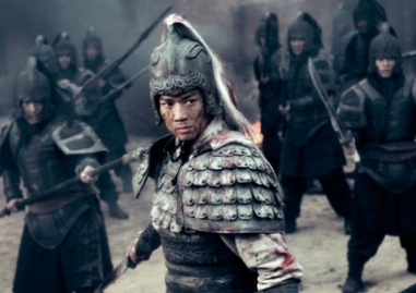 在古代,战场上阵型的首排士兵是什么样子的? 在古代,战场上阵型的首排士兵是什么样子的?