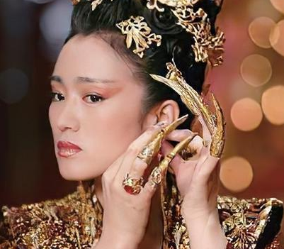 古代妃子真的可以戴长的指甲套吗 她们被临幸时都不摘下来吗 古代妃子真的可以戴长的指甲套吗 她们被临幸时都不摘下来吗